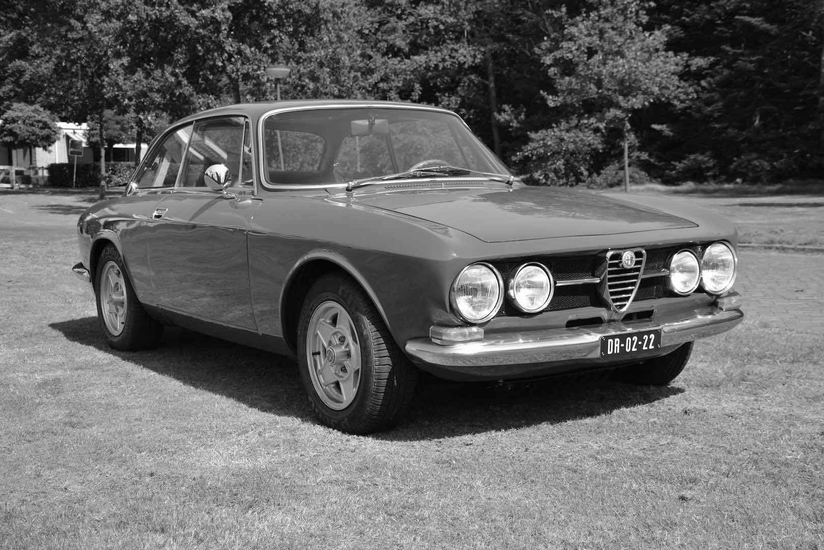 Alfa Romeo 1750 GTV Bertone 1st series
